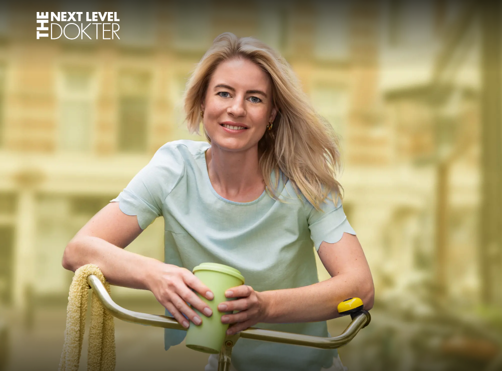 Afbeelding van mevrouw met tekstuele toevoegen the next level dokter